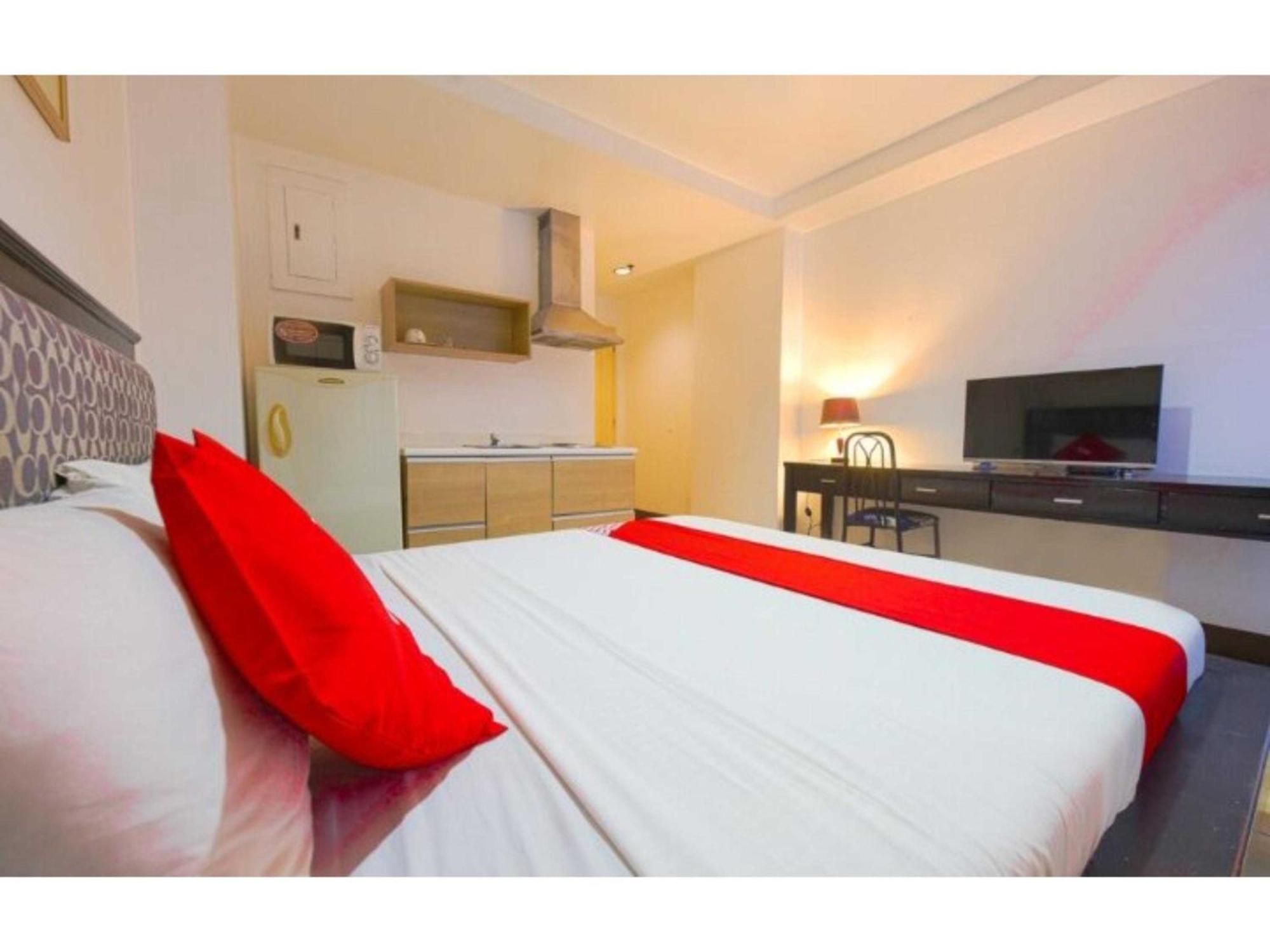 Oyo 769 Poblacion Suites Polaris Makati City Exterior photo