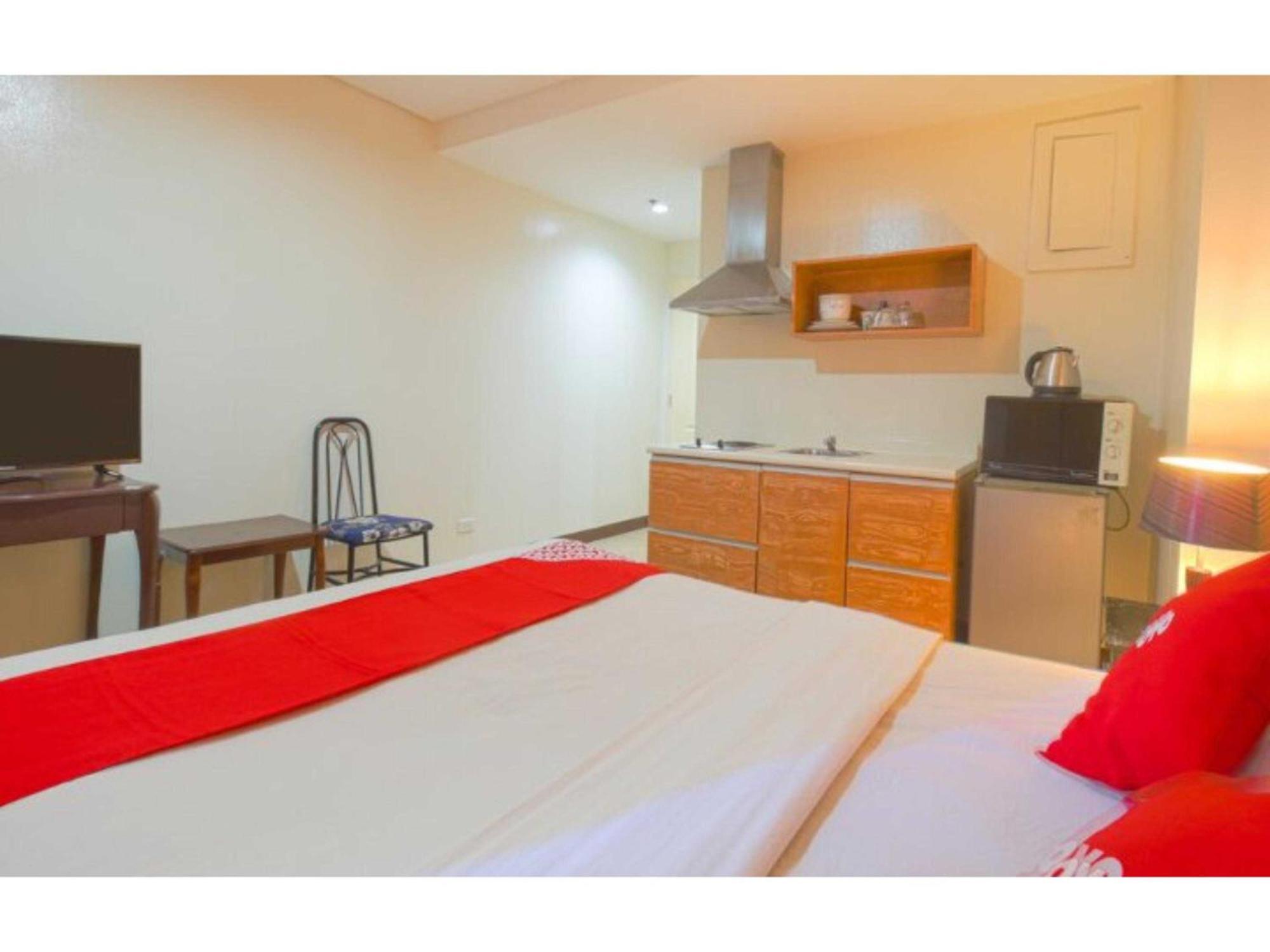 Oyo 769 Poblacion Suites Polaris Makati City Exterior photo