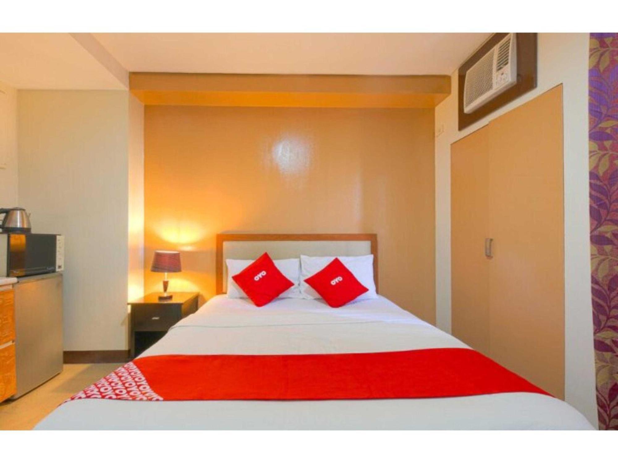 Oyo 769 Poblacion Suites Polaris Makati City Exterior photo