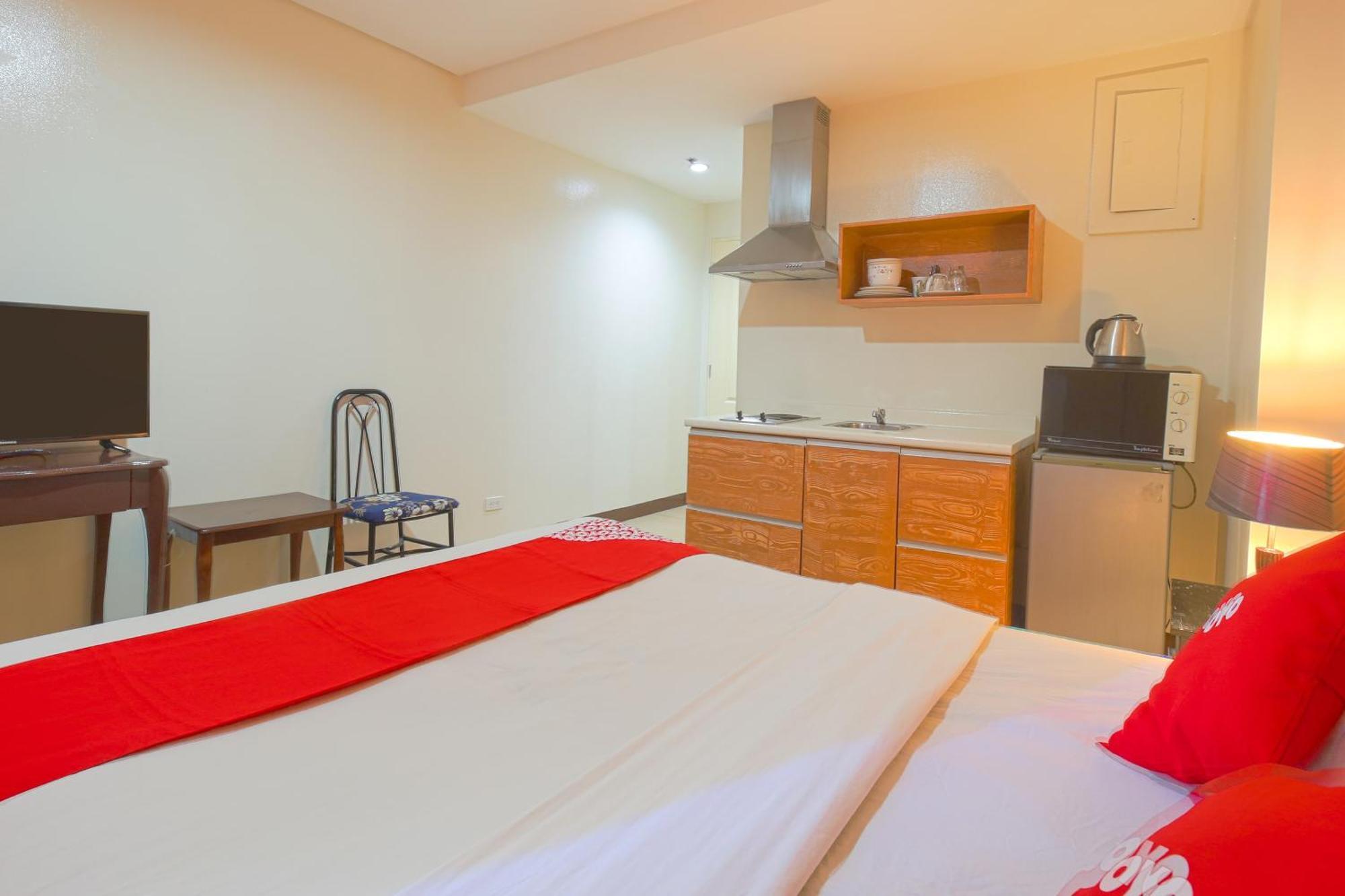Oyo 769 Poblacion Suites Polaris Makati City Exterior photo