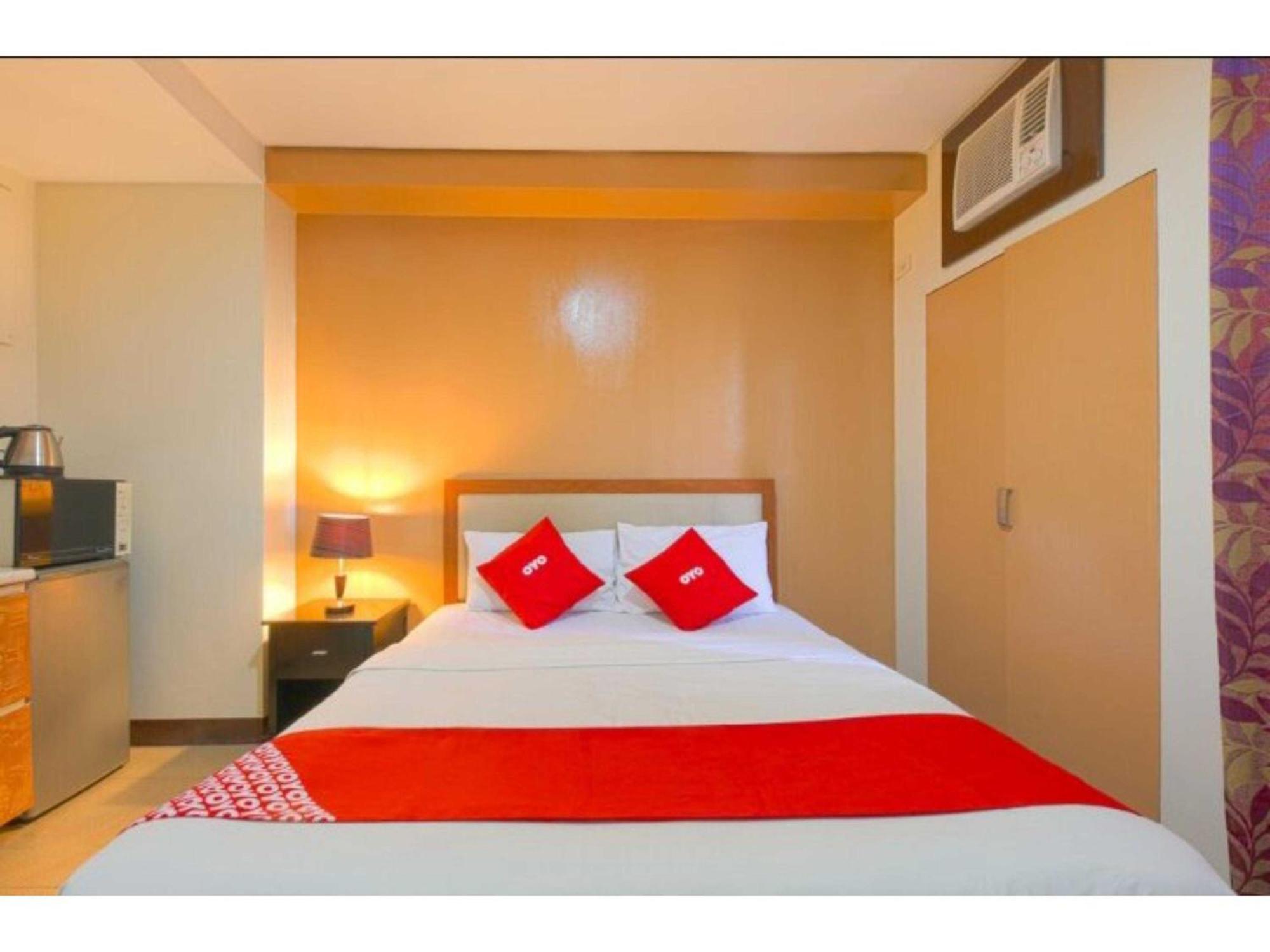 Oyo 769 Poblacion Suites Polaris Makati City Exterior photo